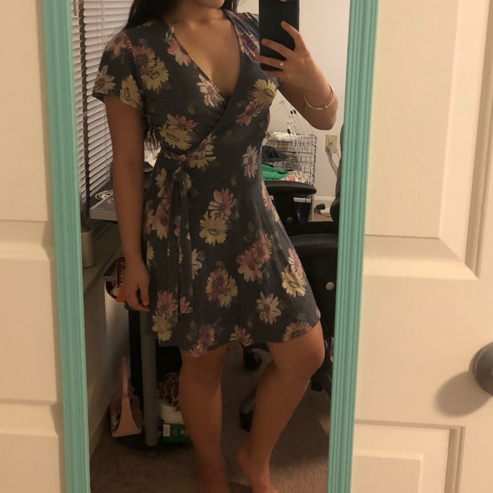 NWT Francesca’s knee length dress